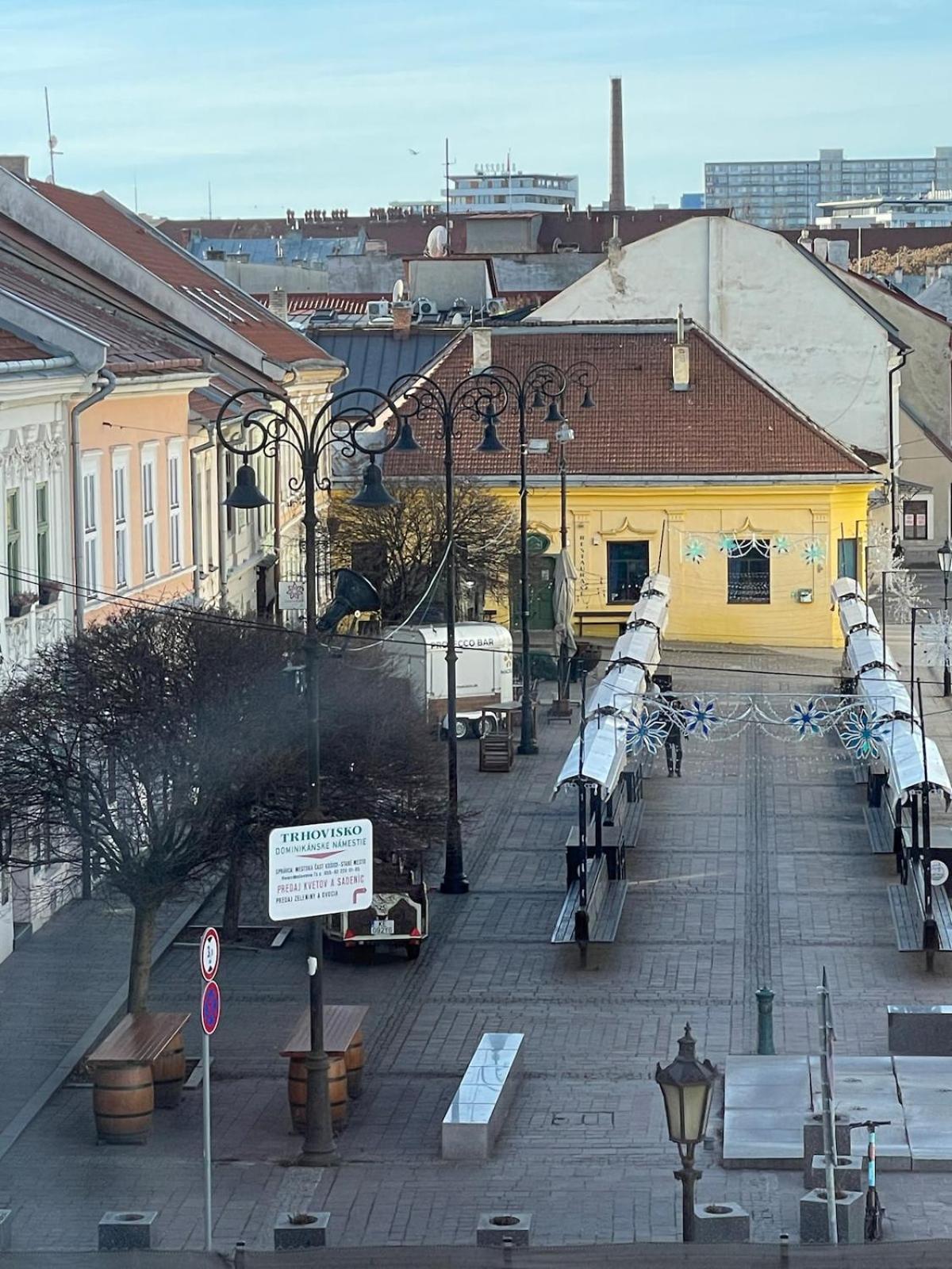 Varady'S Large Apartment With Private Parking Koszyce Zewnętrze zdjęcie